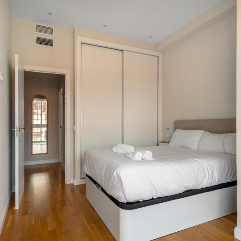 Bright Modern-2Bedroom 1Bathroom -Av. de América - Two-Bedroom Apartment - 9