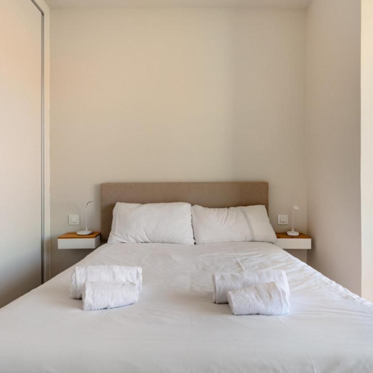 Bright Modern-2Bedroom 1Bathroom -Av. de América - Two-Bedroom Apartment - 10