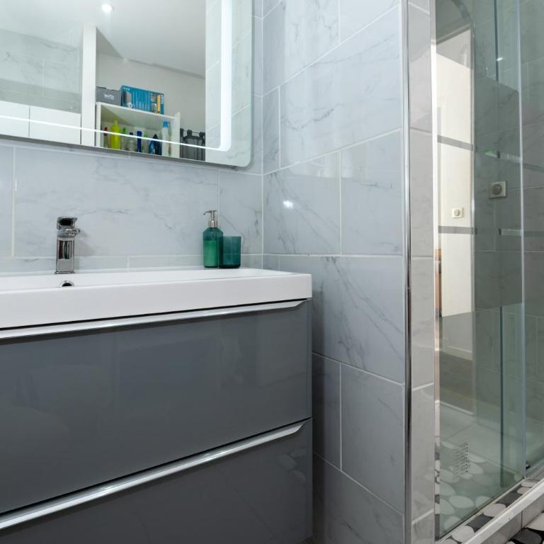 #Rubis du Sud - Wifi - Clim -Parking - Balcon# - Three-Bedroom Apartment with Balcony - 15