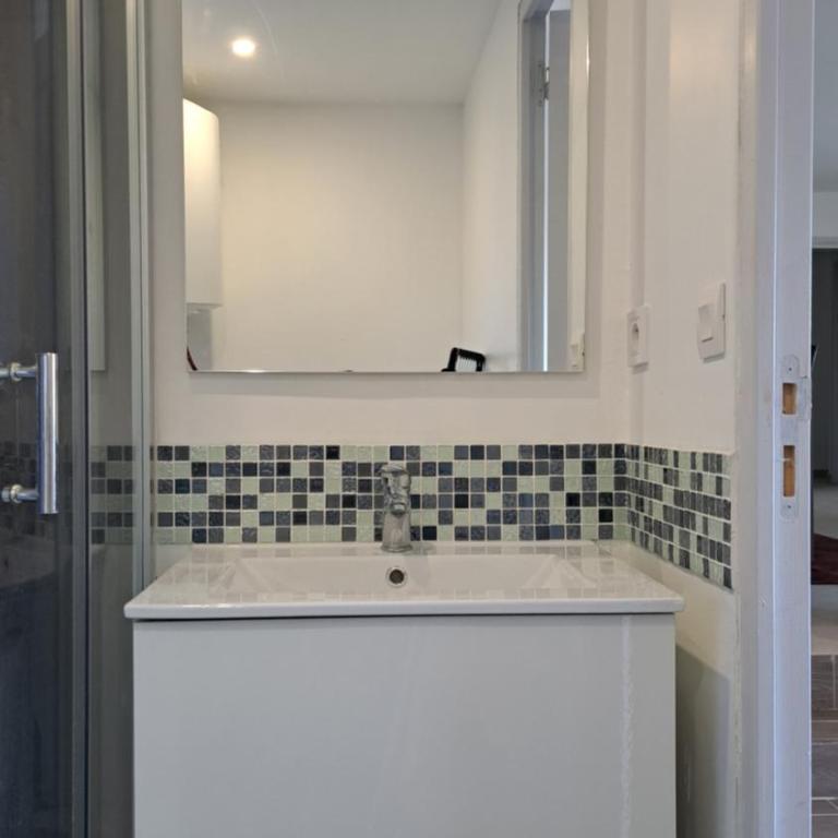 STUDIO tout équipé avec parking ISLE SUR LA SORGUE - Apartamento de 1 dormitorio - 2
