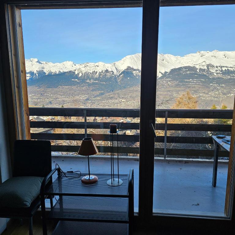 Appartement meublé à louer à Nax - Zimmer mit Kingsize-Bett und Bergblick - 26