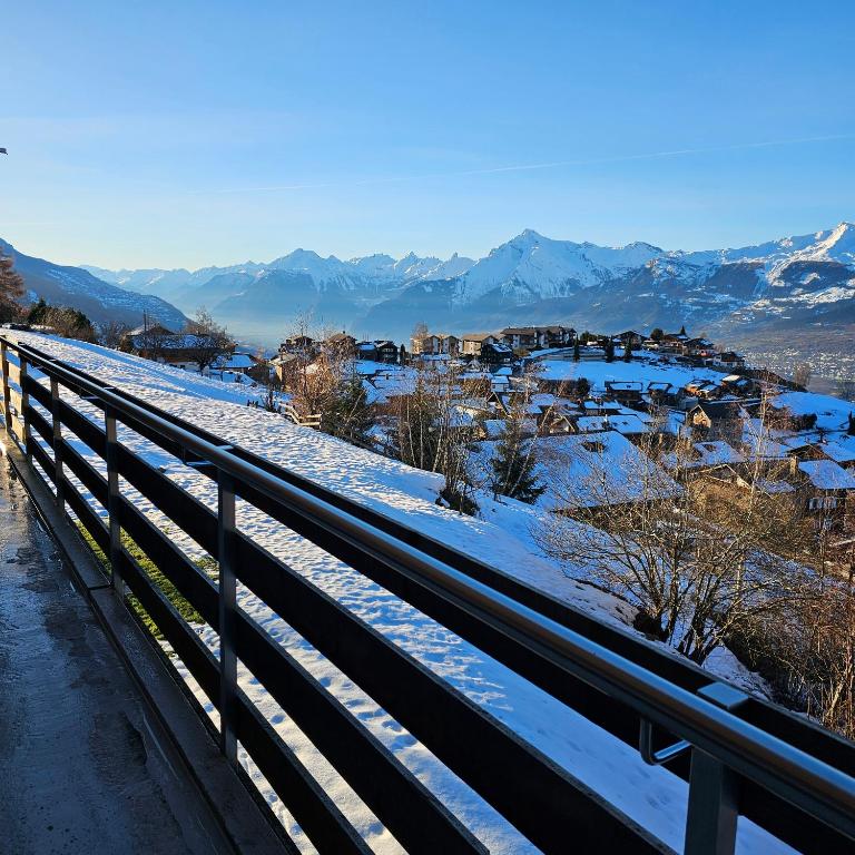 Appartement meublé à louer à Nax - Zimmer mit Kingsize-Bett und Bergblick - 27