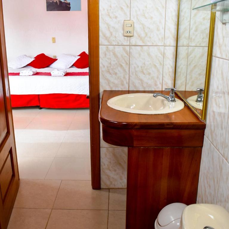 Gran Hostal Tintorera - Family Room - 18