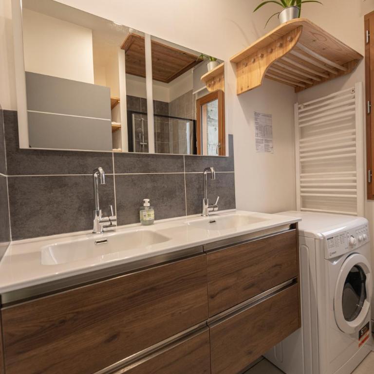Le Cosy - Two-Bedroom Apartment - 11