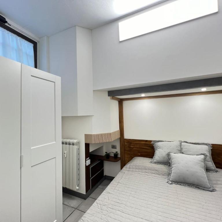"R&P apartment", short term stay, elegant design, Bisceglie metro station, easy for San Siro and Fiera Milano, free parking - Appartamento con 1 Camera da Letto - 14