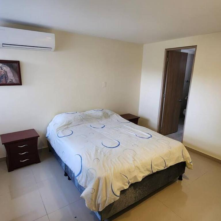 Apartamento cerca a Getsemani - Three-Bedroom Apartment with Balcony - 13