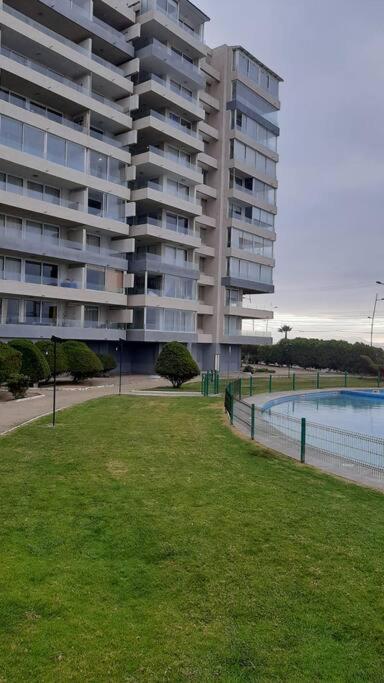 Depto amoblado 6 personas piscina vista al mar primera linea - Three-Bedroom Apartment - 30