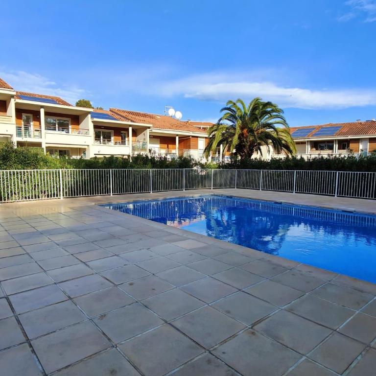 3P spacieux avec terrasse et piscine commune - Appartement - 1