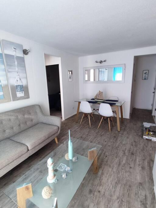 Departamento de 3 dormitorios a pasos Avenida del Mar - Three-Bedroom Apartment - 1