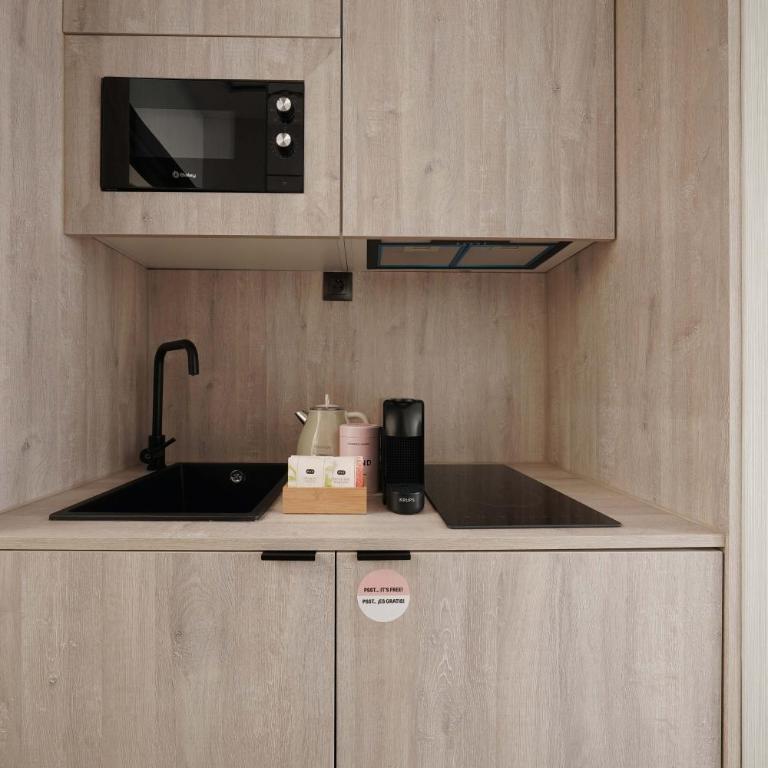 Numa Madrid Luna - Medium Studio with Kitchenette and Balcony - 2