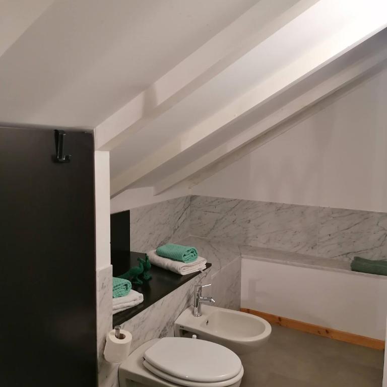 Arona 01 attic mansarda secondo piano no ascensore no hotel - Appartamento con 1 Camera da Letto - 35