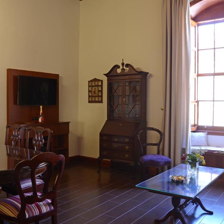 MC San Agustín - Suite Deluxe Comares - 10