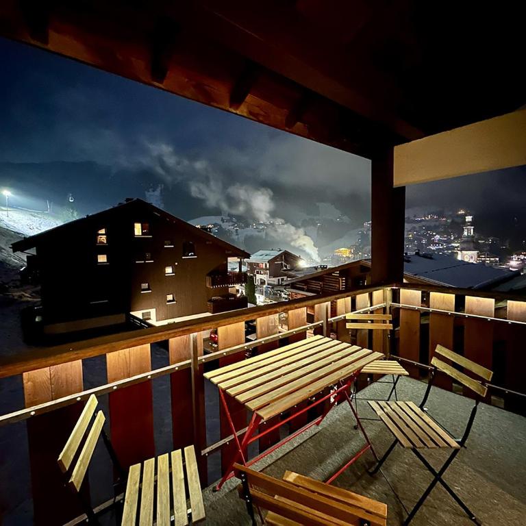 Duplex skis aux pieds centre village - 6 couchages - 2 salles de bain - Appartement 2 Chambres - 7