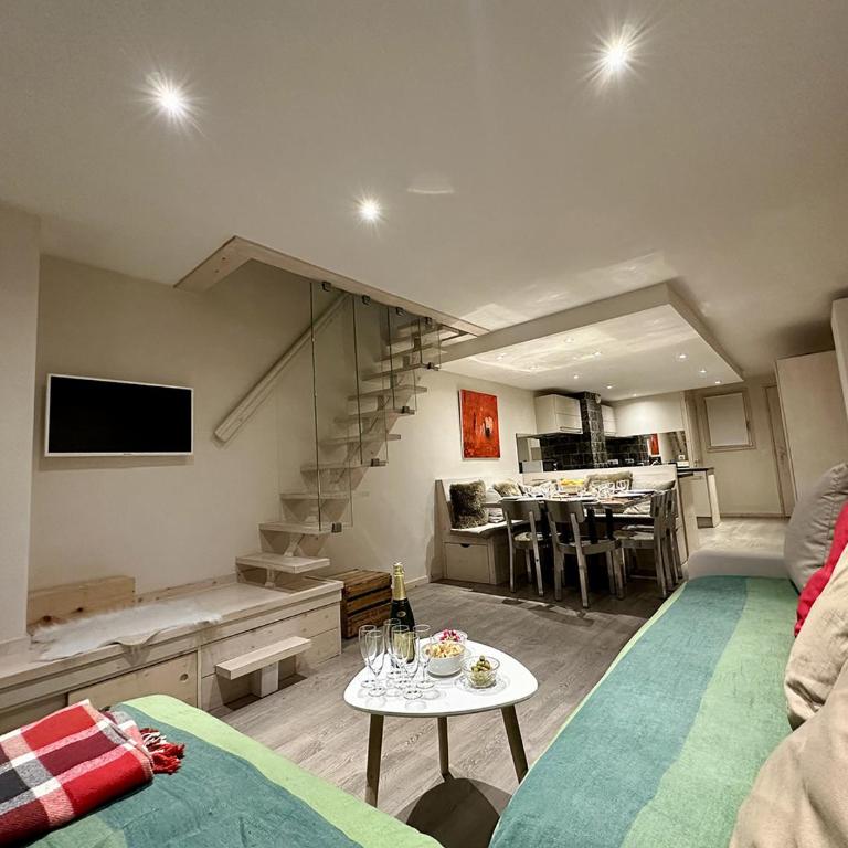 Duplex skis aux pieds centre village - 6 couchages - 2 salles de bain - Appartement 2 Chambres - 9
