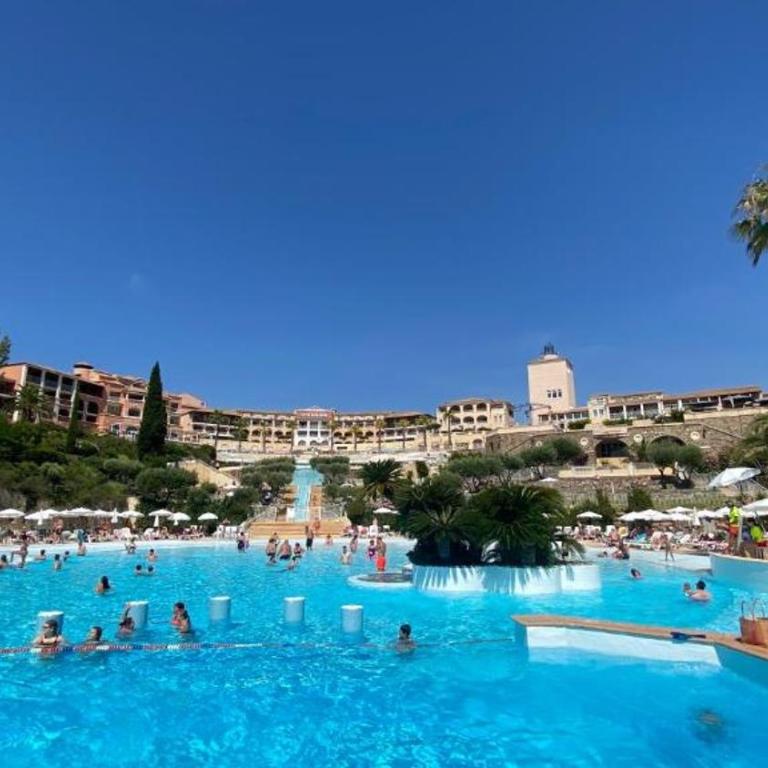 Dans un cadre d'exception, Vue mer panoramique à Agay Côte d'Azur, Village Vacances Cap Esterel, 2 chambres, avec jardin, golf, climatisation, Wifi, 5 piscines - Appartement - Vue sur Mer - 70