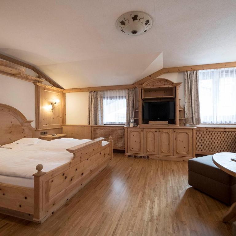 Posta Zirm Hotel - Standard Zimmer mit Queensize-Bett - 2
