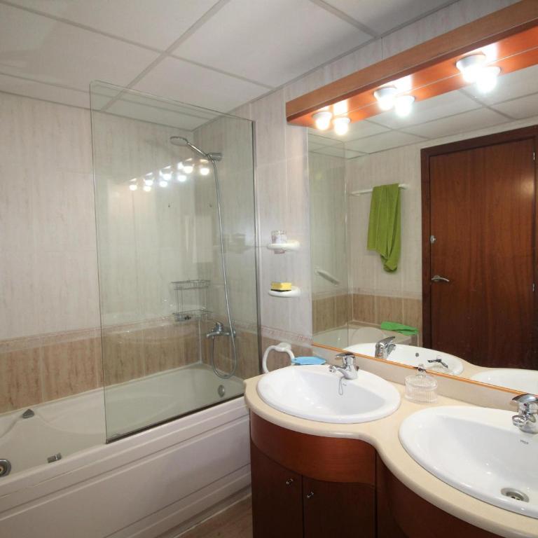 Apartamento con Terraza y Parking a 400m de la Playa del Port en Llançà - ES-228-156 - Apartment - 3