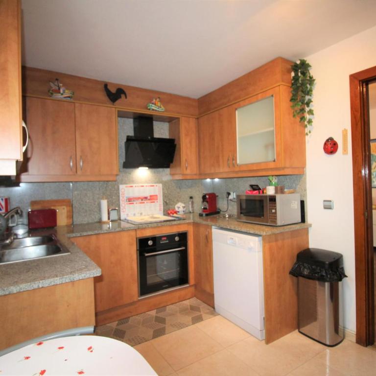 Apartamento con Terraza y Parking a 400m de la Playa del Port en Llançà - ES-228-156 - Apartment - 5