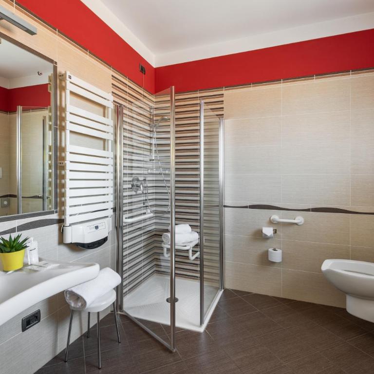 Kairos Garda Hotel - Be Happy Hotels - Camera Matrimoniale/Doppia con Letti Singoli - Accesso Disabili - 3