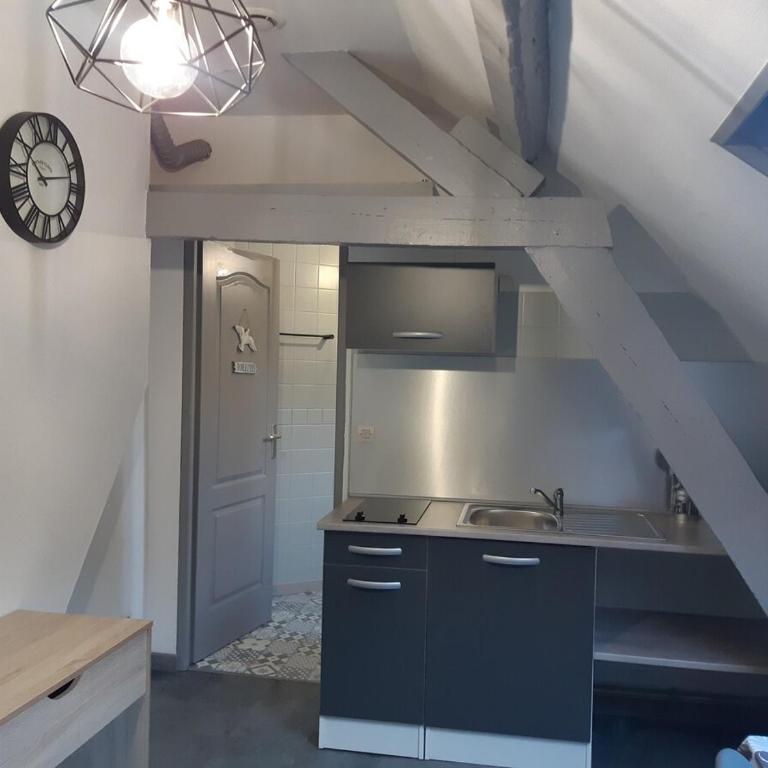 Studio N°6 Boston Conciergerie Leroy - Appartement - 9