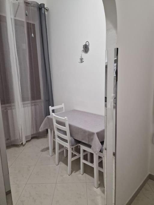 Cinzia's House of Mirrors - One-Bedroom Apartment - 27