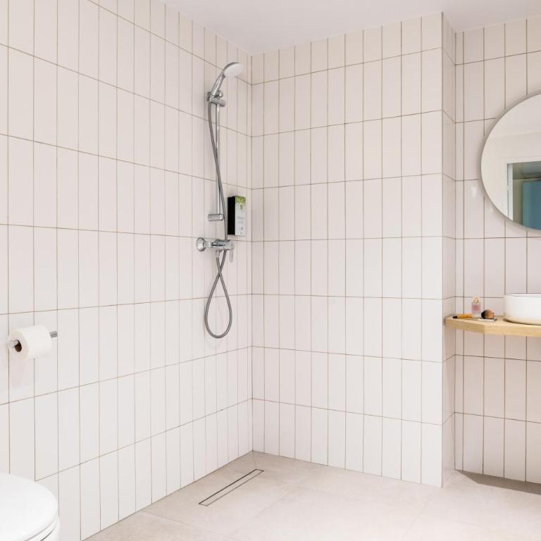 Ibis Styles Paris Saint Denis Pleyel - Standard Triple Room with One Double and One Single Beds - 6