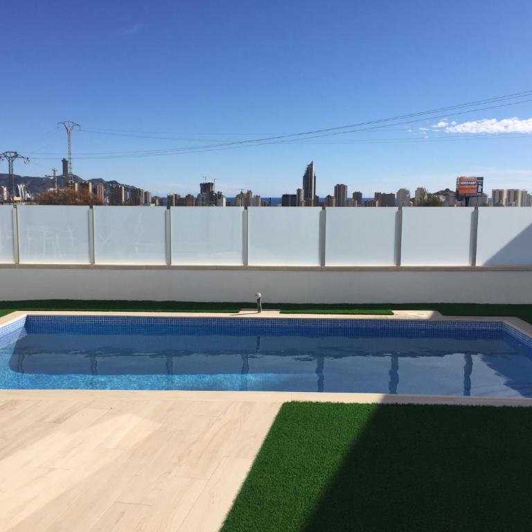 PANORAMISCH modern vakantiehuis in Finestrat bij Benidorm met 3 slaapkamers, gelegen op de 1ste lijn met privézwembad en omheinde privétuin, zicht op zee, de bergen met 'Kilómetro Vertical del Puig Campana' en op de skyline van Benidorm City en Finestrat - Casa de 3 dormitorios - 28