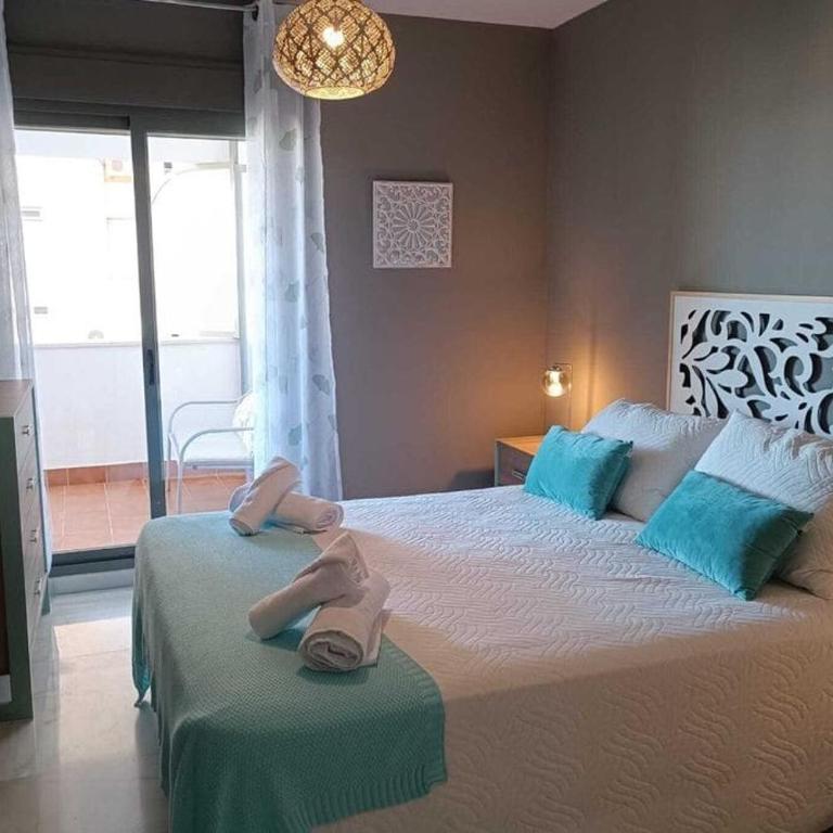 Apartamento con vistas al mar - Three-Bedroom Apartment - 8