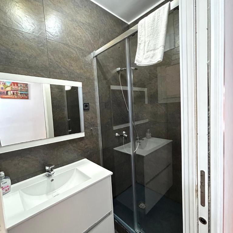 Apartment carrer d'Olesa - Three-Bedroom Apartment - 25