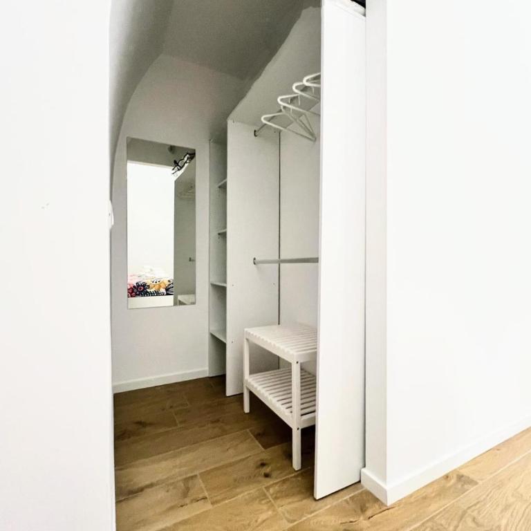 Andrea's 12 - One-Bedroom Apartment - 16