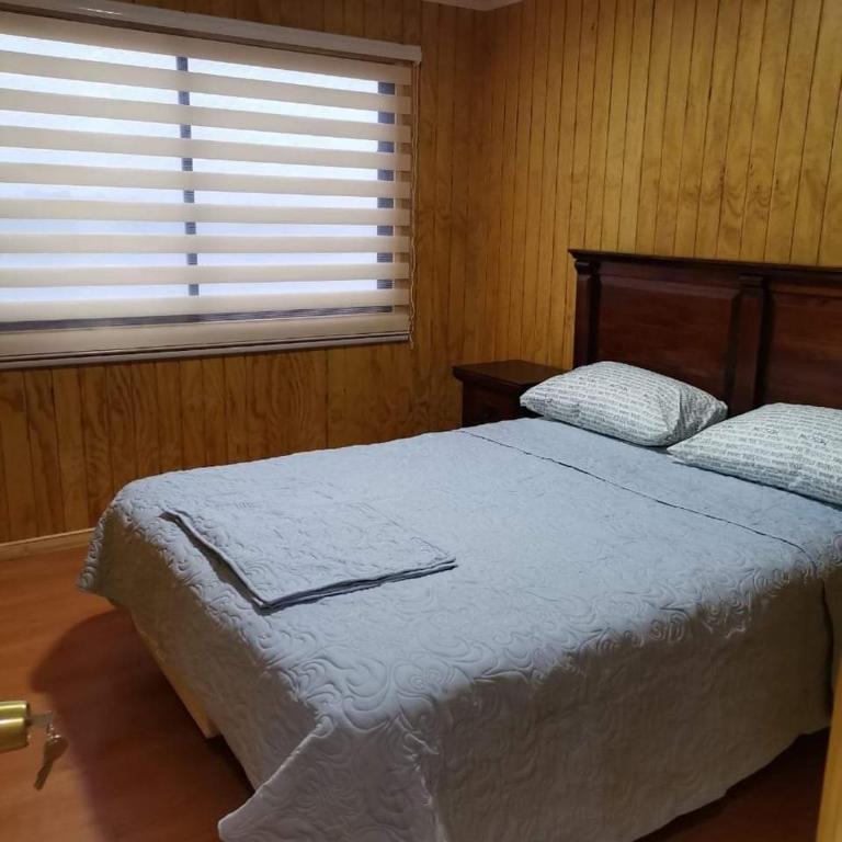 Cabañas con hermosa vista al río camino a Niebla - Three-Bedroom House - 12