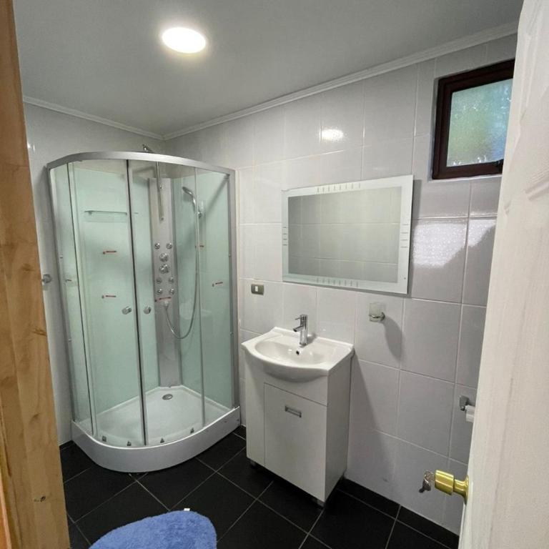 Cabañas con hermosa vista al río camino a Niebla - Three-Bedroom House - 15