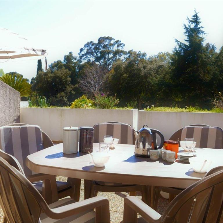 2 Pces, 4 Couchages, Terrasse, Parking, Piscine, Proche Plage et Commerces - Le Lavandou - FR-1-251-558 - Appartement - 2