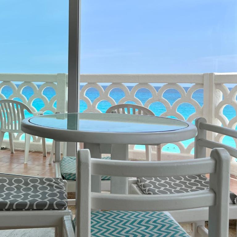 Beachside Apartments Cancun - Studio Apartment with Sea View - 4