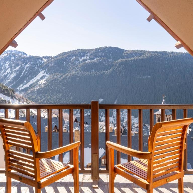 Eurostars Royal Tanau - Habitación Doble Deluxe con balcón y vistas a la montaña - 1