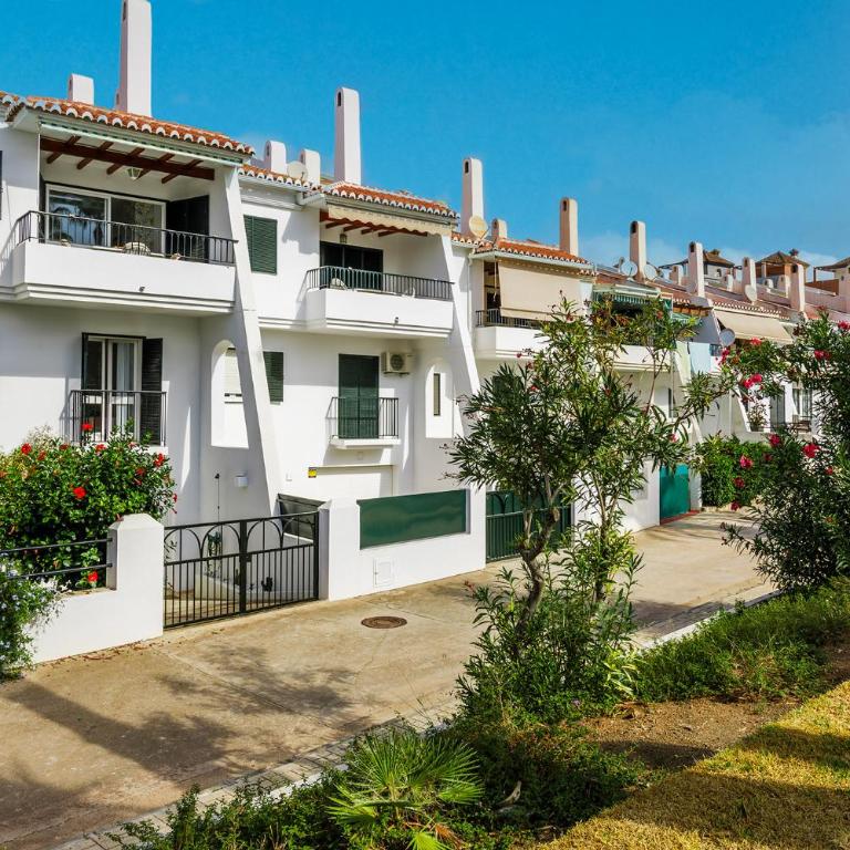 A&N Spacious Family House with Pool & Garden Torre del Mar - Casa de 4 dormitorios - 75