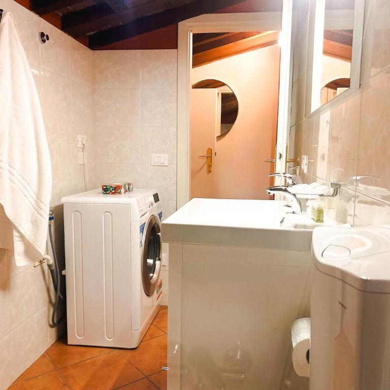 Vicolo Amanti Verona - Appartamento con 2 Camere da Letto - 42