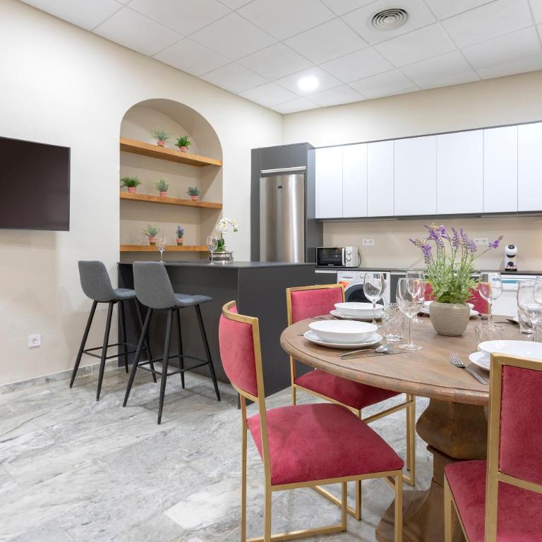 Genteel Home Plaza de las Tendillas - Three-Bedroom Apartment - 4