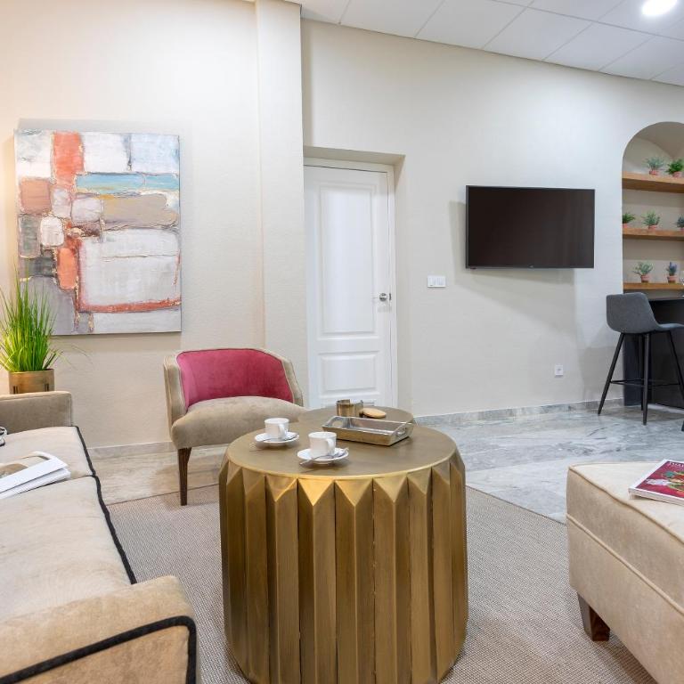 Genteel Home Plaza de las Tendillas - Three-Bedroom Apartment - 8