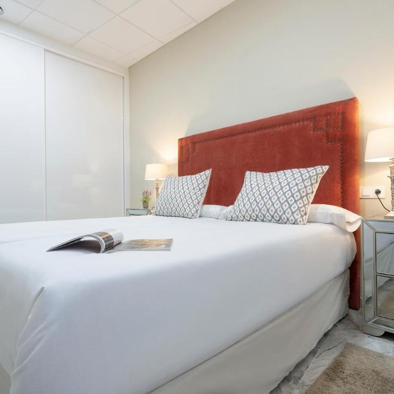 Genteel Home Plaza de las Tendillas - Three-Bedroom Apartment - 14