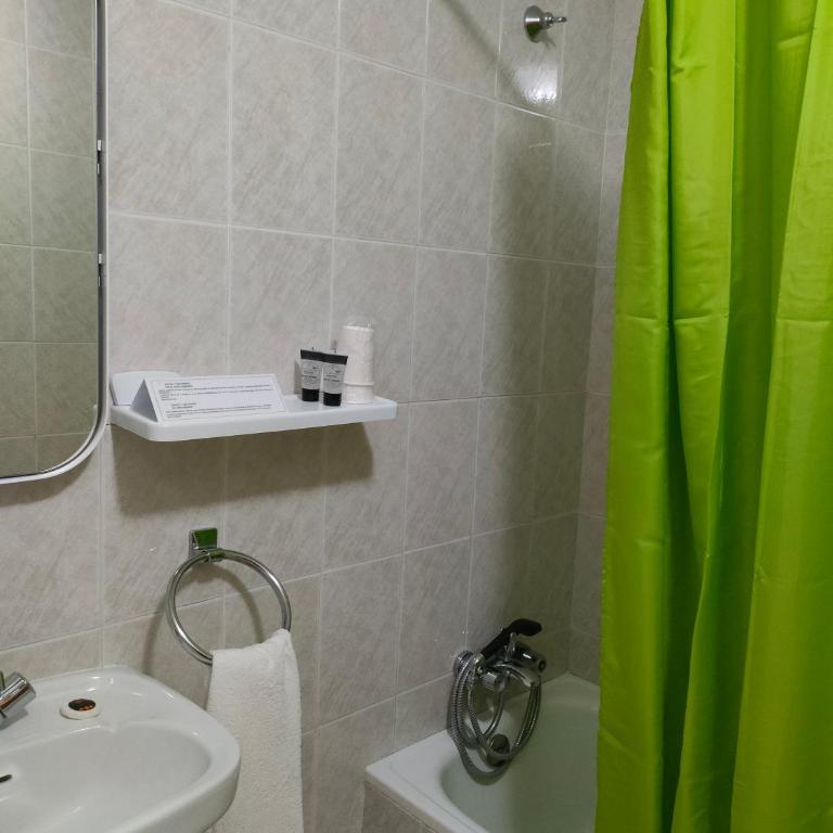 Hostal Los Pinares - Habitación Doble Económica - 3
