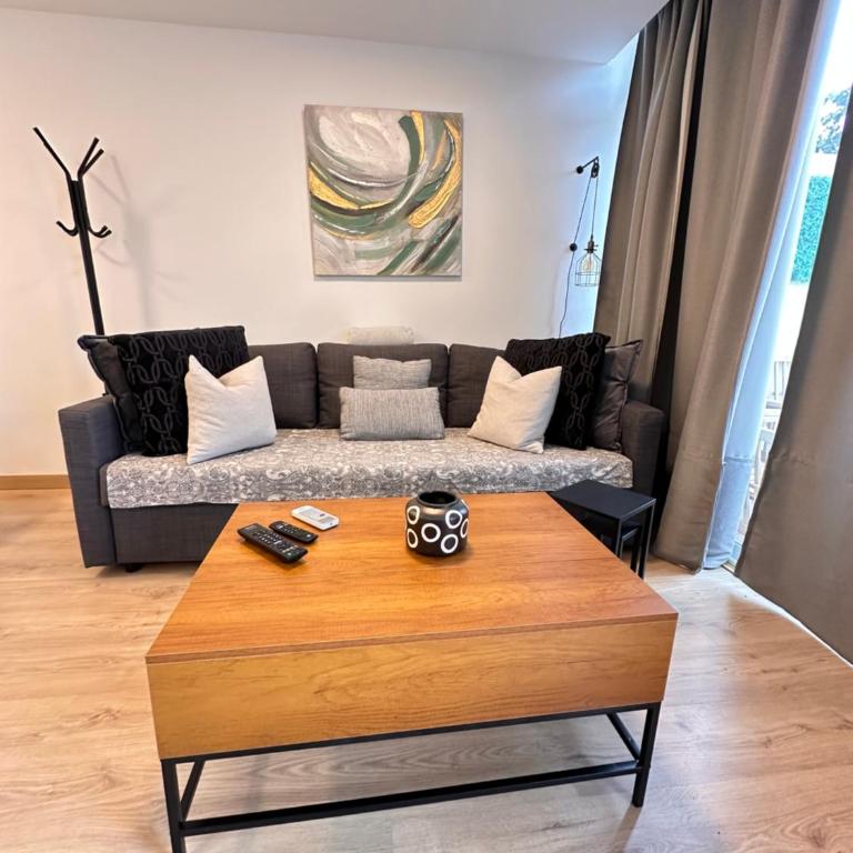 La Bella escondida Piscina Campo de golf solarium y parking en centro historico - Apartamento de 1 dormitorio - 2