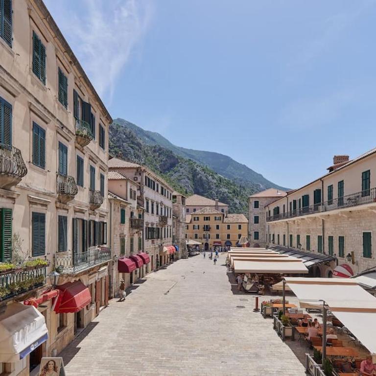 Spacious 1Bedroom on the Main Square of Kotor - One-Bedroom Apartment - 2