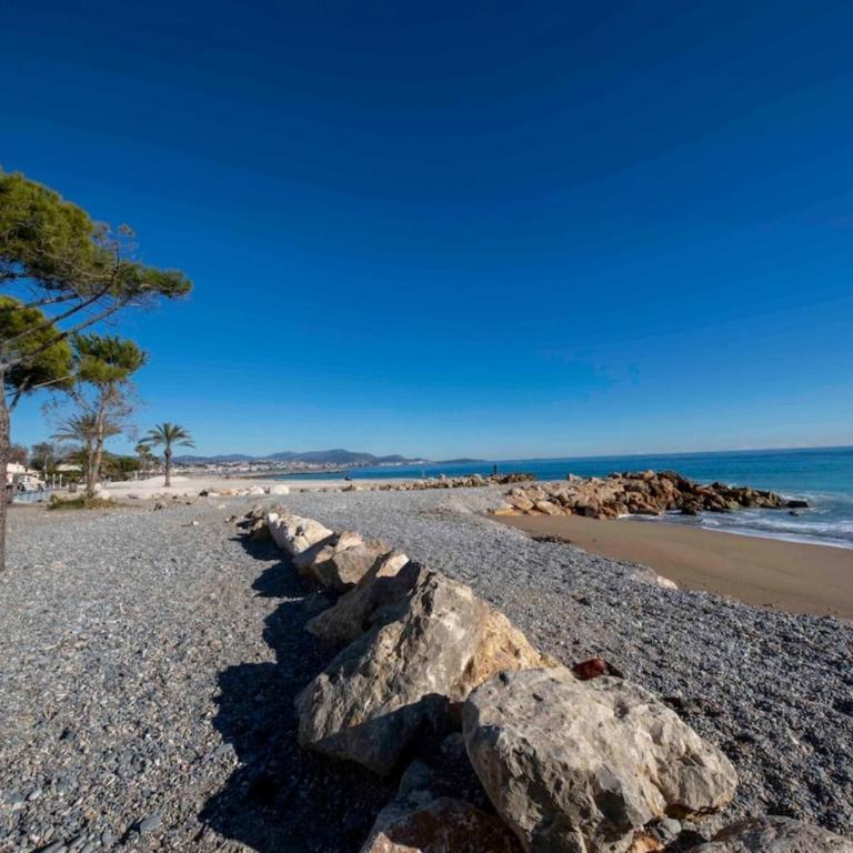 06AH - Superb waterfront T2 - swimming pool - Appartement 1 Chambre - 86