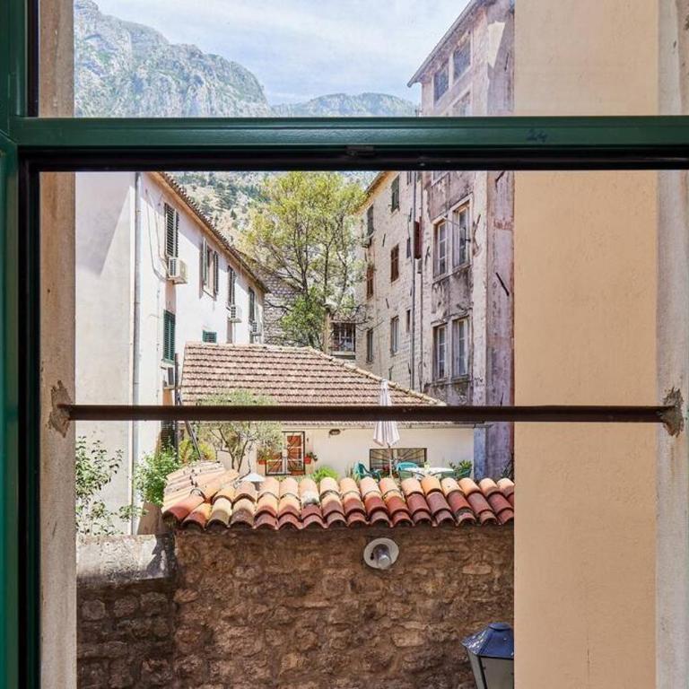 1-Bedroom Flat on the Main Square in the Old Town - One-Bedroom Apartment - 2