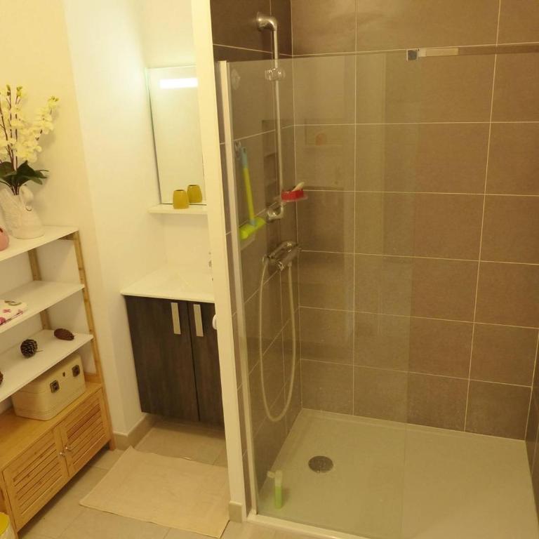 Residence Coeur boise appartement avec terrasse et wifi Espace vert - Apartment - Ground Floor - 11