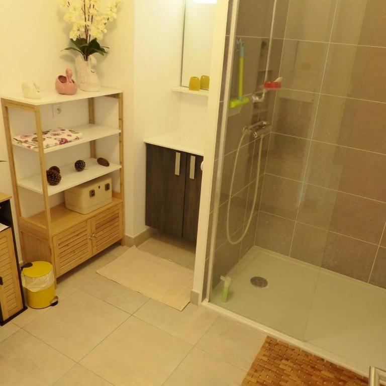 Residence Coeur boise appartement avec terrasse et wifi Espace vert - Apartment - Ground Floor - 12