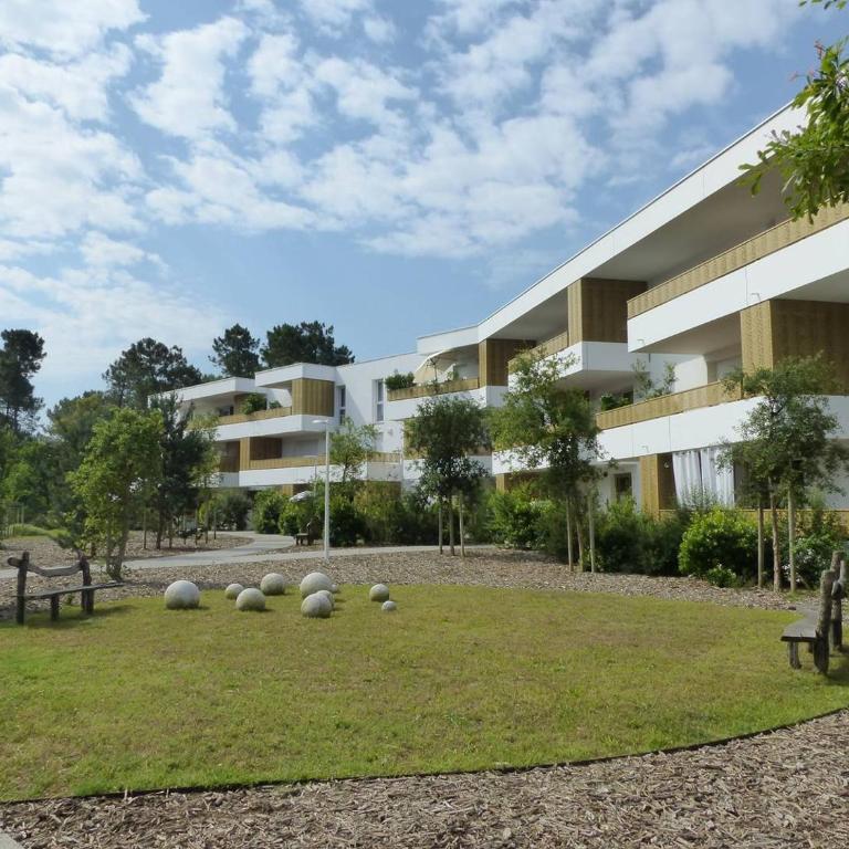 Residence Coeur boise appartement avec terrasse et wifi Espace vert - Apartment - Ground Floor - 13