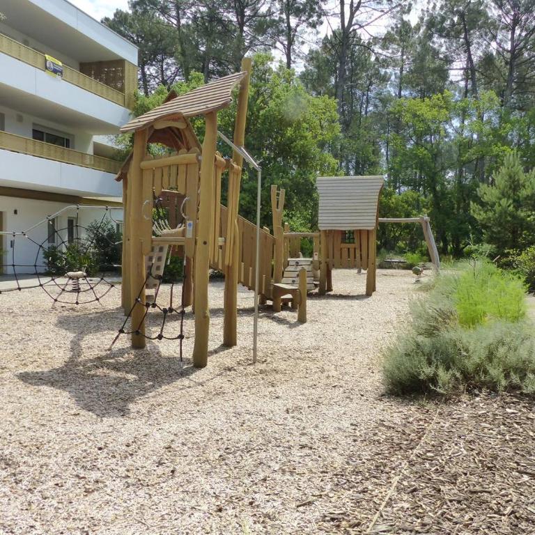 Residence Coeur boise appartement avec terrasse et wifi Espace vert - Apartment - Ground Floor - 15
