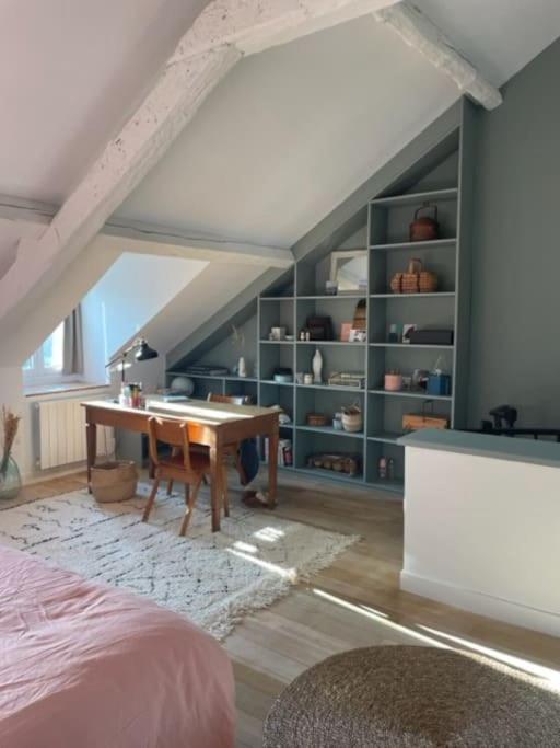 Grande chambre indépendante, charme, calme sur jardin, Nantes centre, accès privé par escalier de l'immeuble, sdb & wc privés, 10 minutes gare et palais des congrès - Apartment mit 1 Schlafzimmer - 1